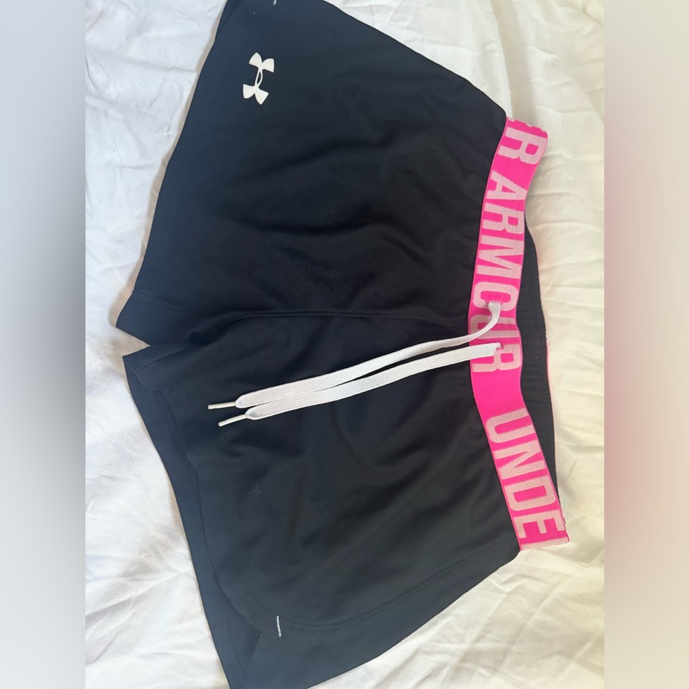Under armour loose fitting workout shorts